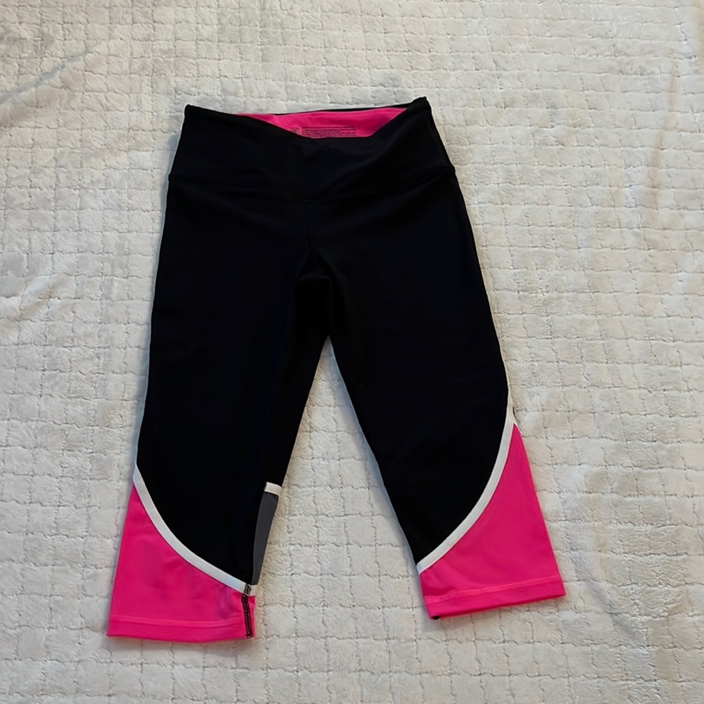 Victoria’s Secret Capri leggings